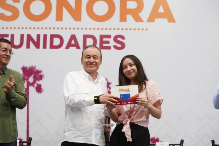Gobernador Durazo logra disminuir deserción escolar con histórico programa de Becas Sonora de Oportunidades