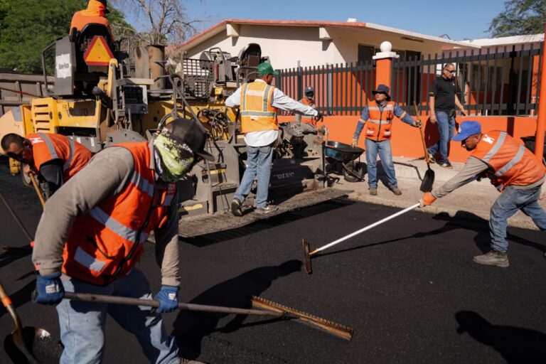 Supervisa Toño Astiazarán mantenimiento mayor en calle Olivares