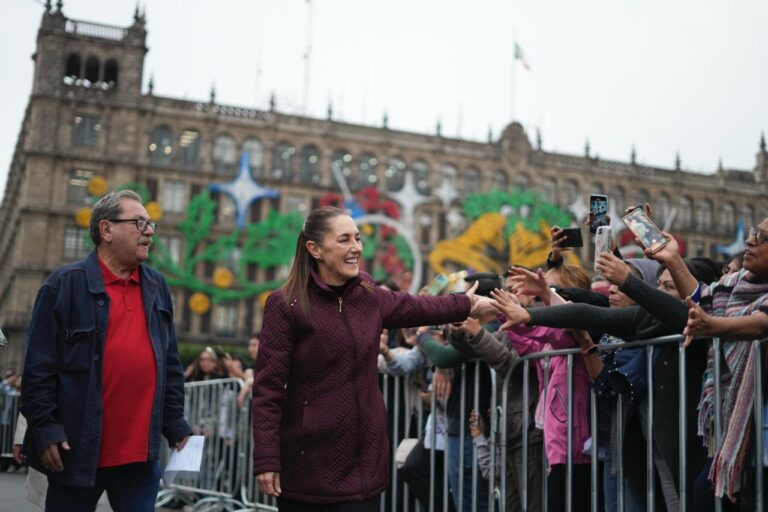 ¡Que viva siempre la lectura!: encabeza presidenta Claudia Sheinbaum entrega gratuita de 2.5 millones de libros de la colección 25  para el 25 del FCE a jóvenes de latinoamerica