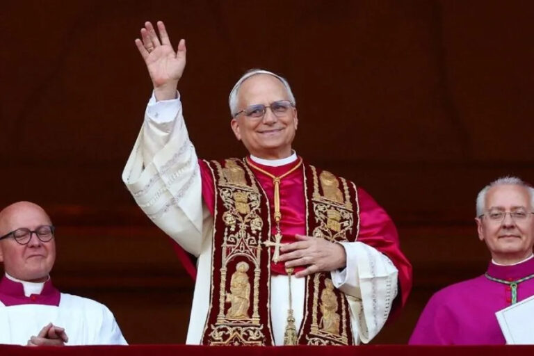 Gobierno de México busca concretar llamada con el Papa León XIV para formalizar invitación a visitar el país