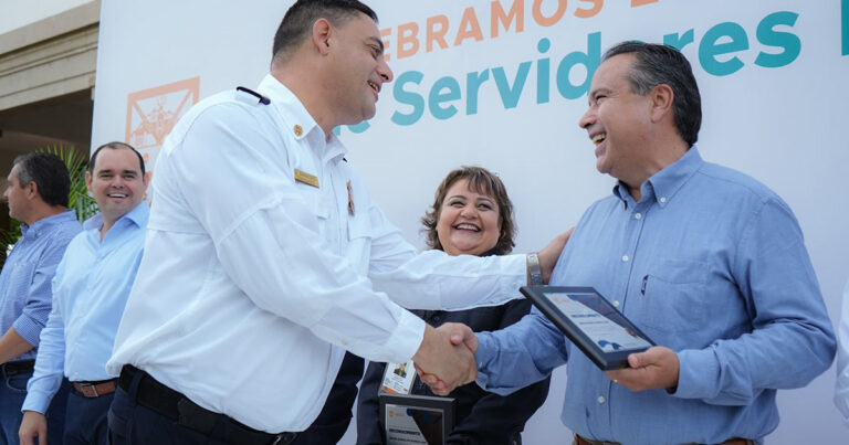 Reconoce Toño Astiazarán trayectoria de servidoras y servidores públicos municipales