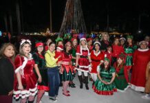 Cajeme se ilumina con el encendido del árbol navideño