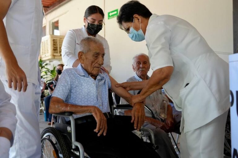 Invita Secretaría de Salud a reforzar la vacunación contra el Covid-19 en esta temporada invernal