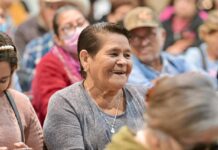 Construyen sonrisas Toño Astiazarán y Patty Ruibal con entrega de prótesis dentales a adultos mayores