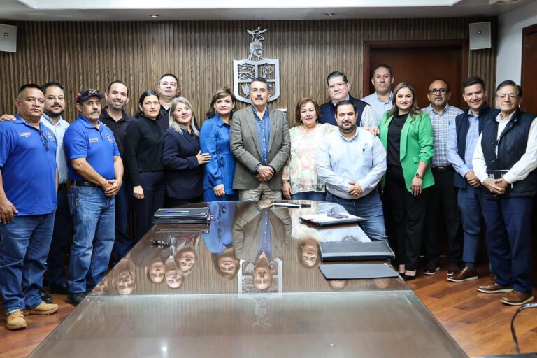 Avala Javier Lamarque firma del contrato colectivo de trabajo entre OOMAPASC y SUTOC para el periodo 2026-2028