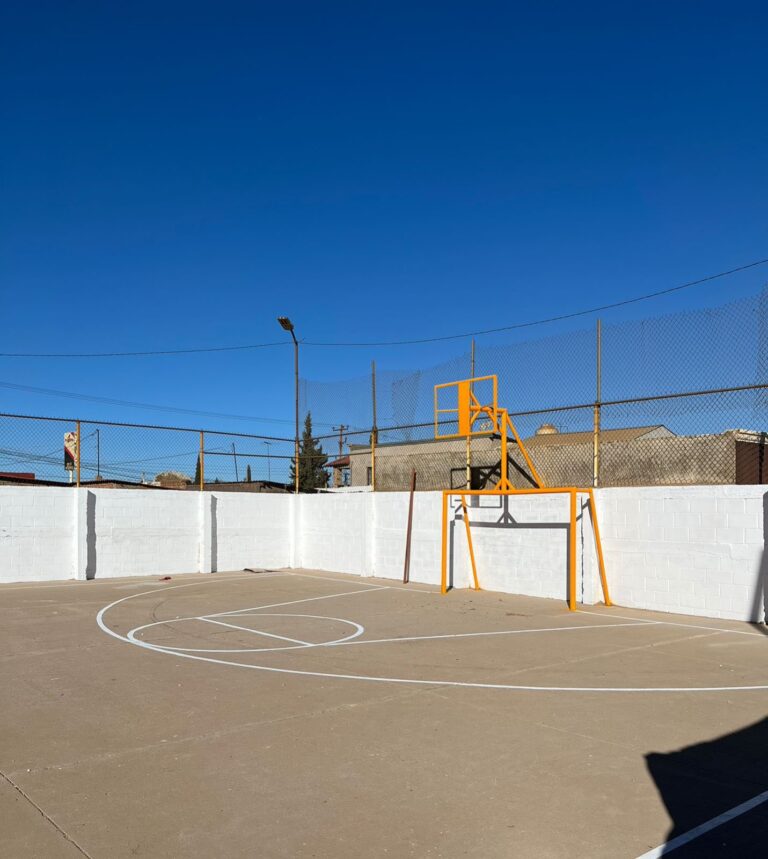 🏀🌳 Así avanzan los trabajos en parques y jardines de Cananea 🌳⚽