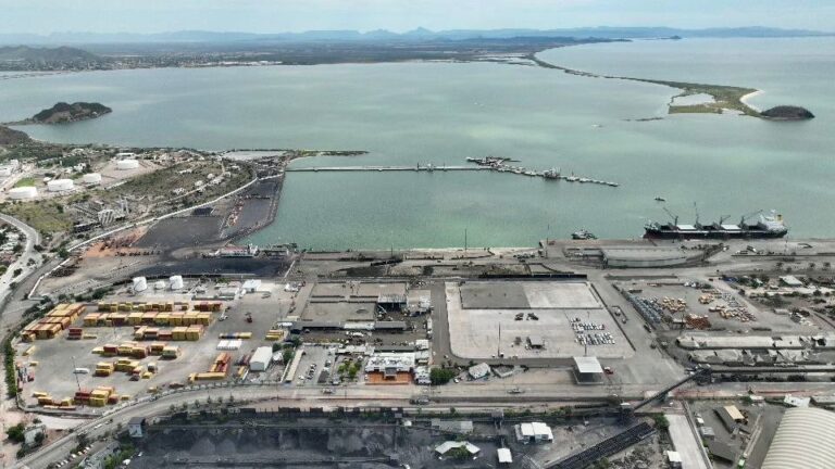 Gobernador Durazo atrae interés de empresa minera australiana para comercializar por el Puerto de Guaymas