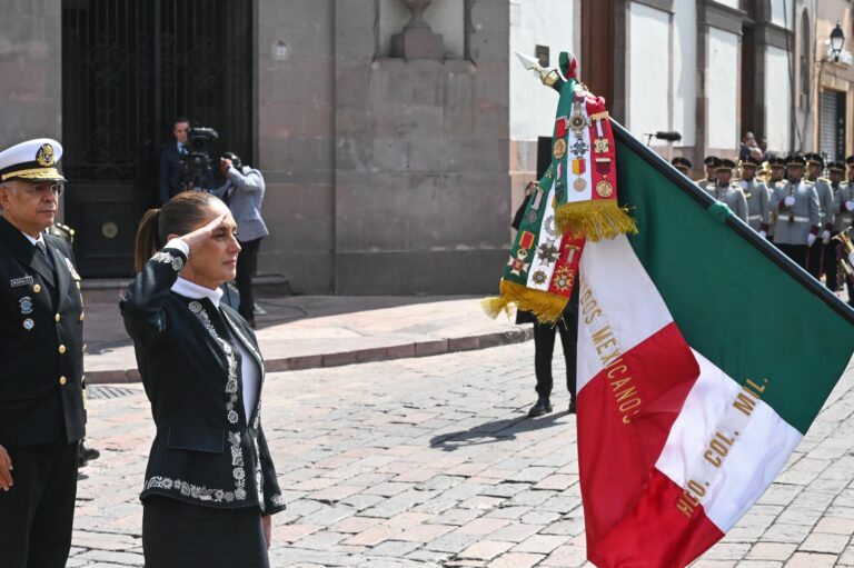 México no se doblega, no se rinde y no se vende, declaró Sheinbaum en el 109 aniversario de la Constitución