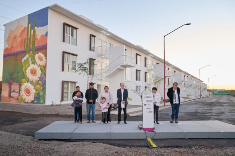 Durazo y Sheinbaum entregan primeras casas del Bienestar en Sonora; meta de vivienda crece a 65 mil
