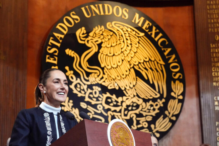 Sheinbaum: En defensa de la Patria y con dignidad