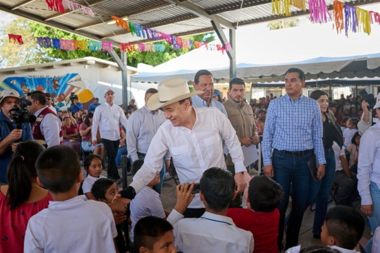 Gobernador Durazo respalda la educación de estudiantes de Miguel Alemán con becas y mejoras en planteles