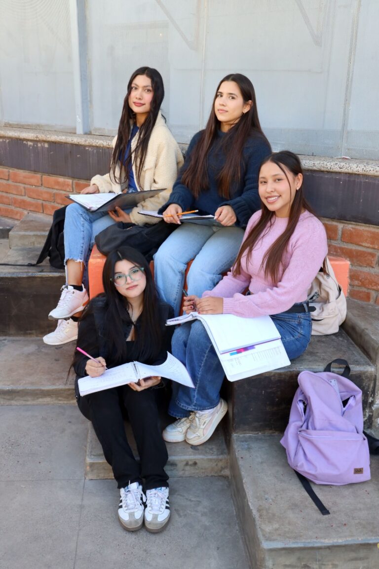 Más de 4 mil aspirantes avanzan hacia su ingreso a la UES a un mes de abrirse el registro