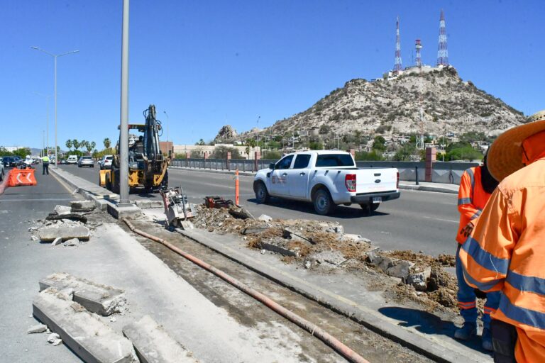 Trabaja Ayuntamiento de Hermosillo en mejorar vialidad en calle Rosales