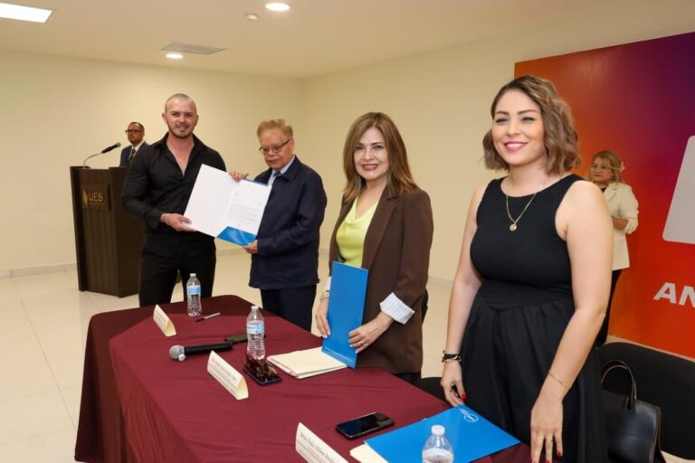 Consolida UES su calidad educativa con acreditación de 21 programas