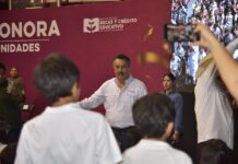 Entregan becas gobierno municipal y estatal a niñas y niños de Cajeme