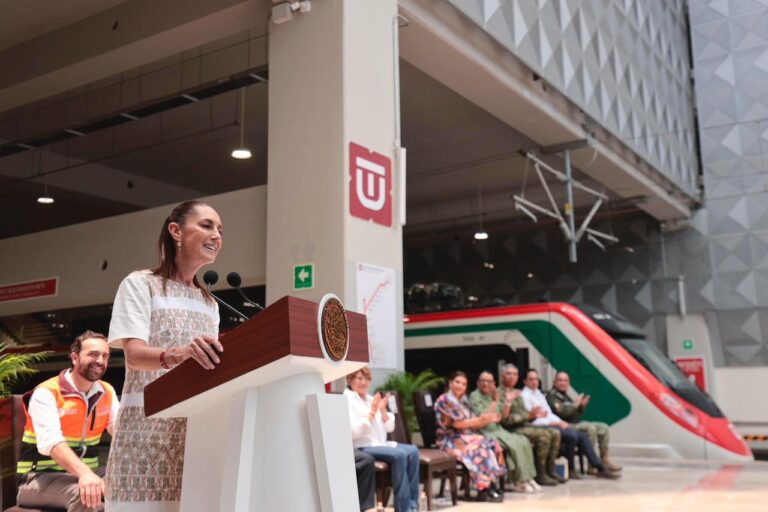 Abre Sheinbaum nueva ruta de tren CDMX-AIFA; “la movilidad también es un derecho”, resaltó