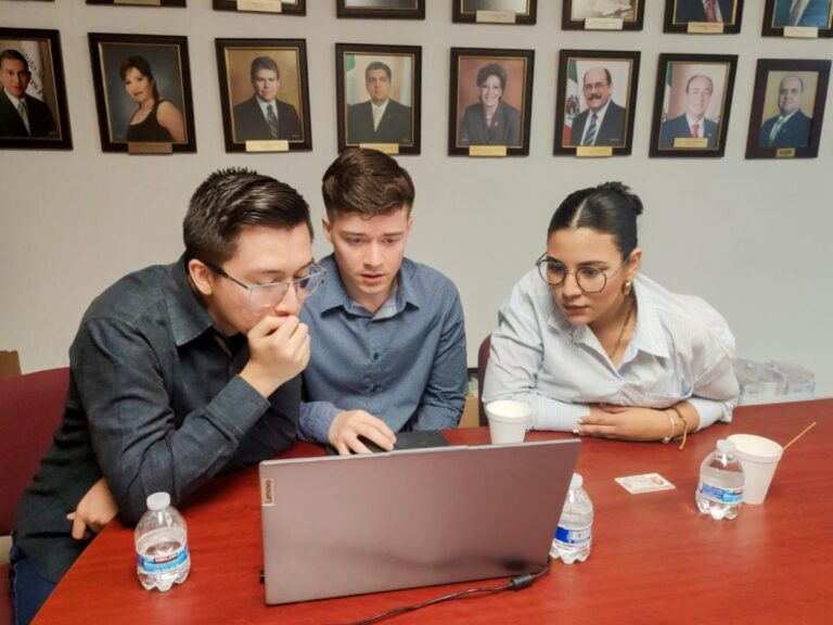 Estudiantes de UES logran primer lugar nacional en contabilidad gubernamental