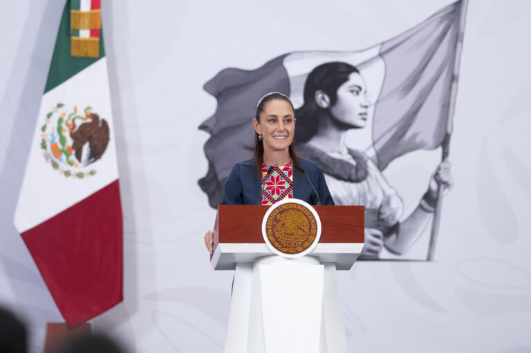 Presidenta Claudia Sheinbaum anuncia acuerdo con gasolineros para disminuir el precio del diésel a 27 pesos el litro