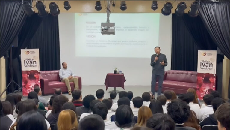 Motivación, consejos y aprendizaje se llevan alumnos de CBTIS #33 en foro “Plática con Iván Sandoval: Presidente Municipal”