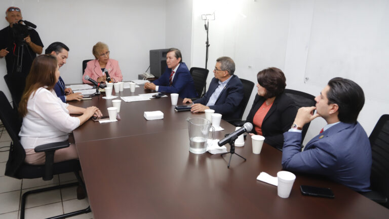 Aprueban en comisión del Congreso de Sonora iniciativas sobre profesionalización de la administración pública y robo a bienes municipales