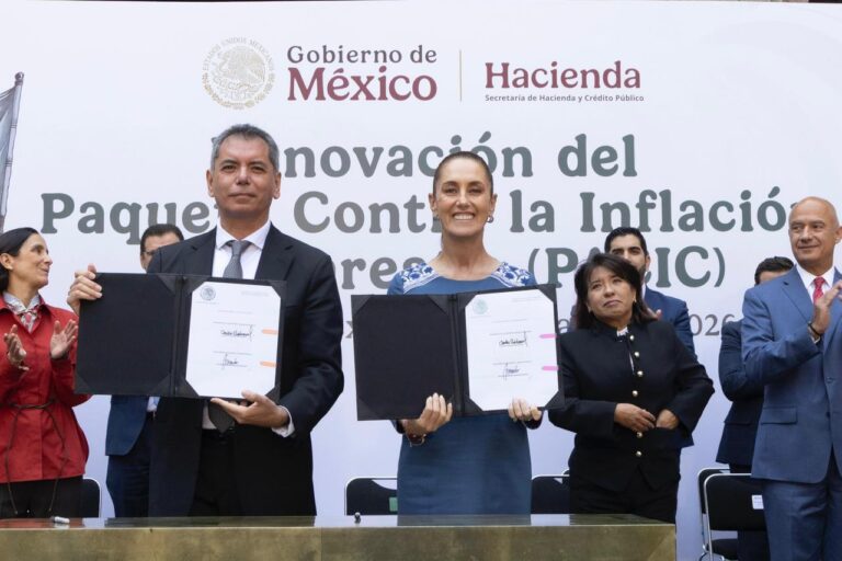 Presidenta Claudia Sheinbaum, empresas proveedoras y tiendas de autoservicio firman renovación del PACIC para mantener el precio de la canasta básica en 910 pesos