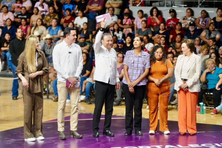 Gobernador Durazo fortalece economía de 16 mil familias con tarjetas de oportunidades del Bienestar