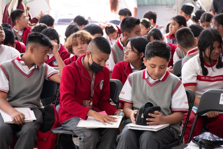 Secihti arranca Clases Masivas en 17 entidades, la Primera de Matemáticas, ante estudiantes de secundaria