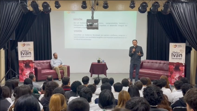 Motivación, consejos y aprendizaje se llevan alumnos de CBTIS #33 en foro “Plática con Iván Sandoval: Presidente Municipal”
