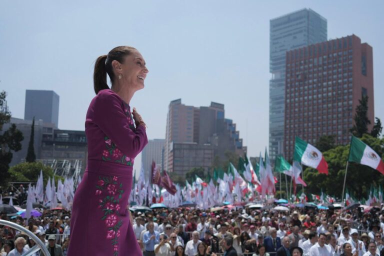 «México ya cambió, nada ni nadie va a cambiar la transformación»: Presidenta Claudia Sheinbaum en informe a dos años del triunfo del segundo piso de la cuarta transformación al que asistieron 850 mil mexicanas y mexicanos