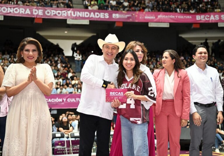 Gobernador Durazo respalda el futuro de los jóvenes con más de 18 mil becas entregadas en Hermosillo