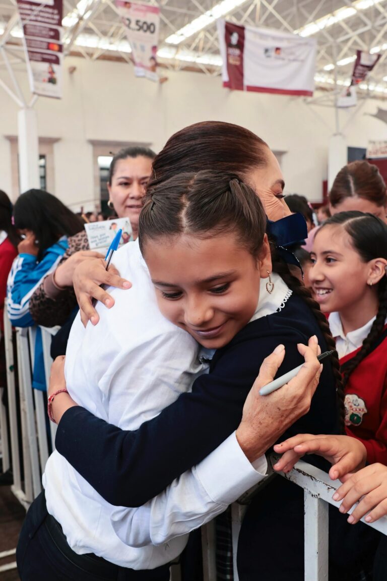 Presidenta Claudia Sheinbaum anuncia beca Gertrudis Bocanegra para estudiantes de universidades públicas de Zacatecas