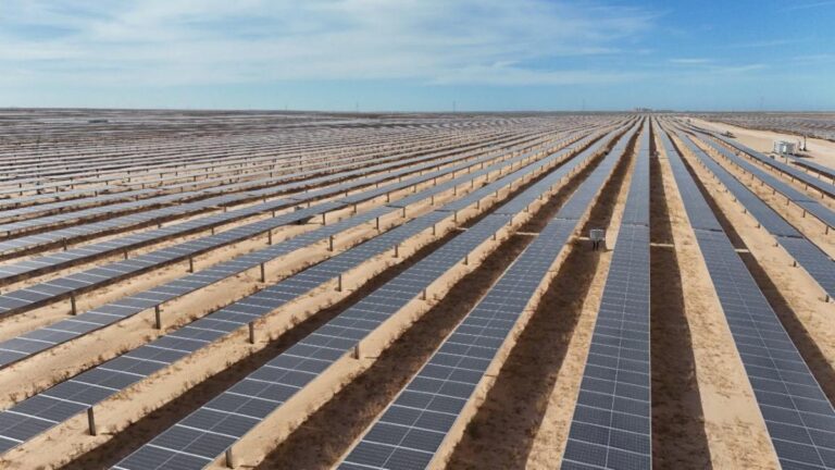 Entran en operación al 100% dos etapas de la planta solar más grande de Latinoamérica: Durazo