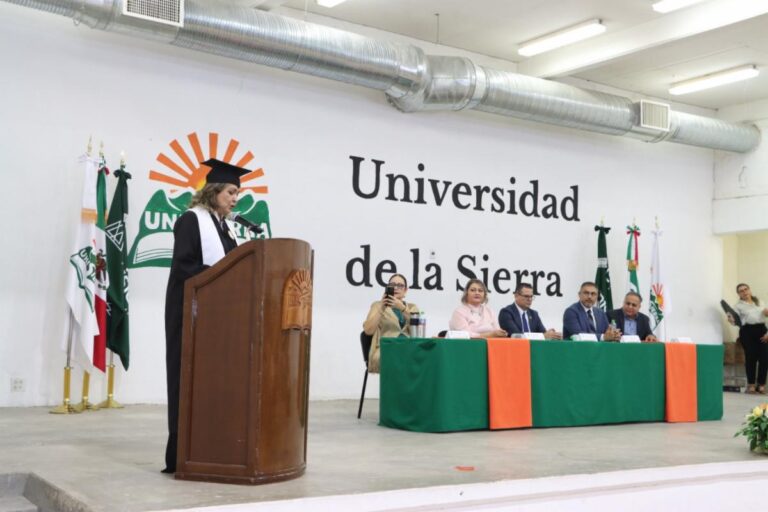 Egresa primera generación de la Licenciatura en Administración Modalidad No Escolarizada de Unisierra