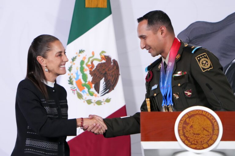 Presidenta Claudia Sheinbaum anuncia aumento de becas a deportistas mexicanos en reconocimiento a su participación histórica en los juegos Centroamericanos y del Caribe Santo Domingo 2026