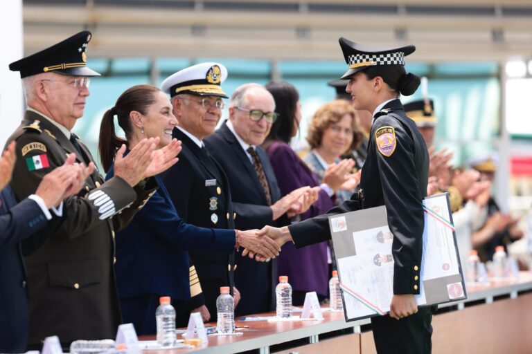México tiene derecho siempre a decidir su propio destino: Presidenta Claudia Sheinbaum encabeza clausura y apertura de cursos del sistema educativo militar 2026