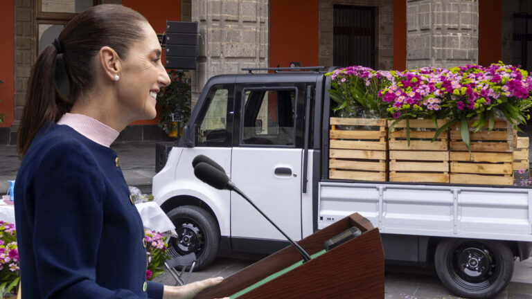 Presentó la presidenta Sheinabum el Olinia 2.0 de carga