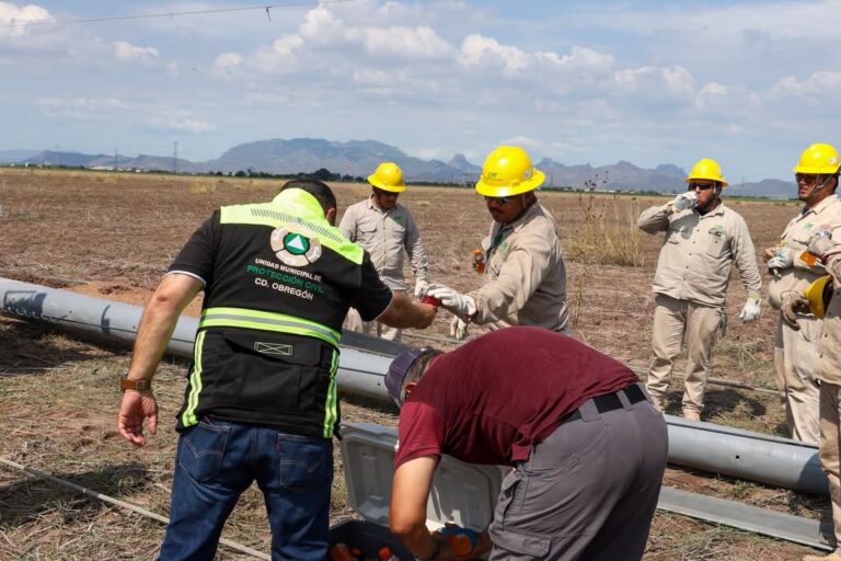 La Presidenta Municipal, Claudia Santacruz, realizó hoy un recorrido por distintos puntos de Cajeme para supervisar los trabajos que se mantienen activos tras las lluvias y fuertes rachas de viento.