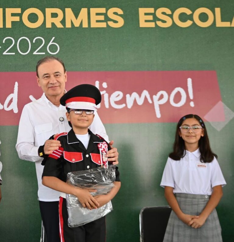 Entrega Gobernador Durazo más de 35 mil uniformes gratuitos en Cajeme antes del inicio de ciclo escolar