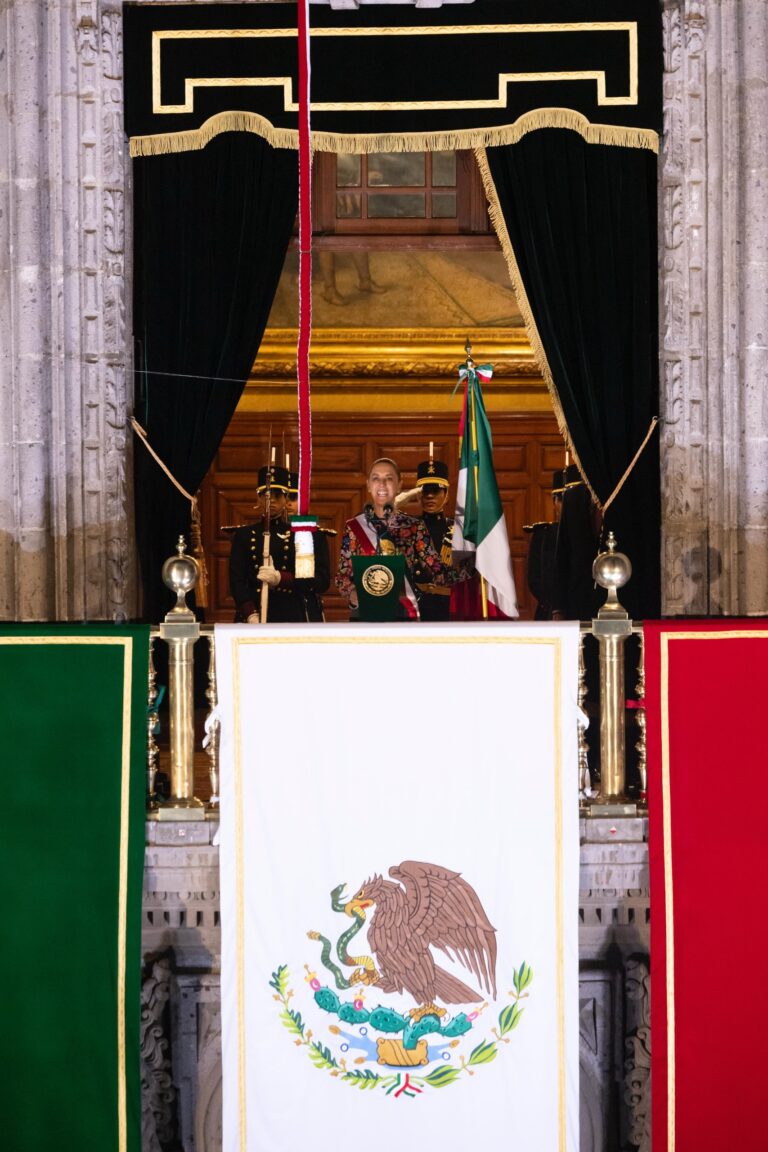 ¡Viva México libre, independiente y soberano!: Presidenta Claudia Sheinbaum encabeza ceremonia por el 216 aniversario del grito de independencia