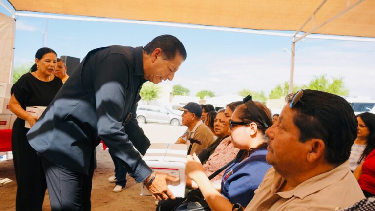 Encabeza Iván Sandoval entrega de apoyos alimentarios a través de DIF Municipal