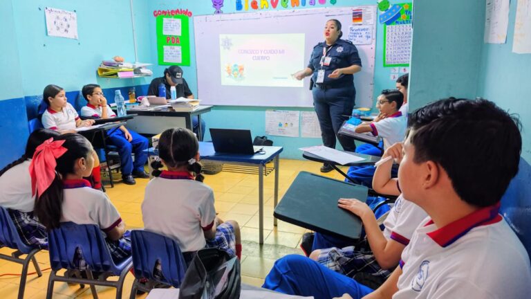 Lleva dirección de programa preventivos pláticas de prevención a estudiantes y familias