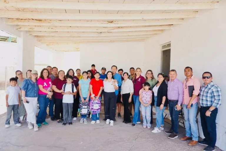 Brinda alcalde Iván Sandoval apoyo a estudiantes del Valle