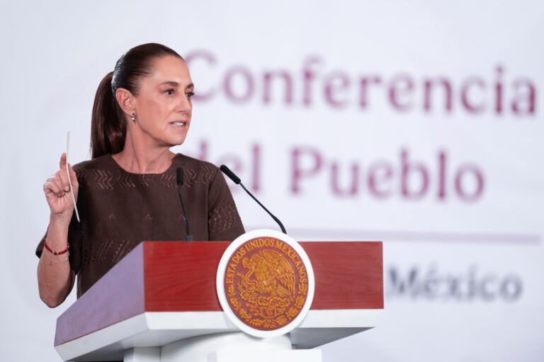 Sheinbaum llama a defender la soberanía nacional y garantizar que prevalezca la ley en el caso del exfiscal de Chihuahua